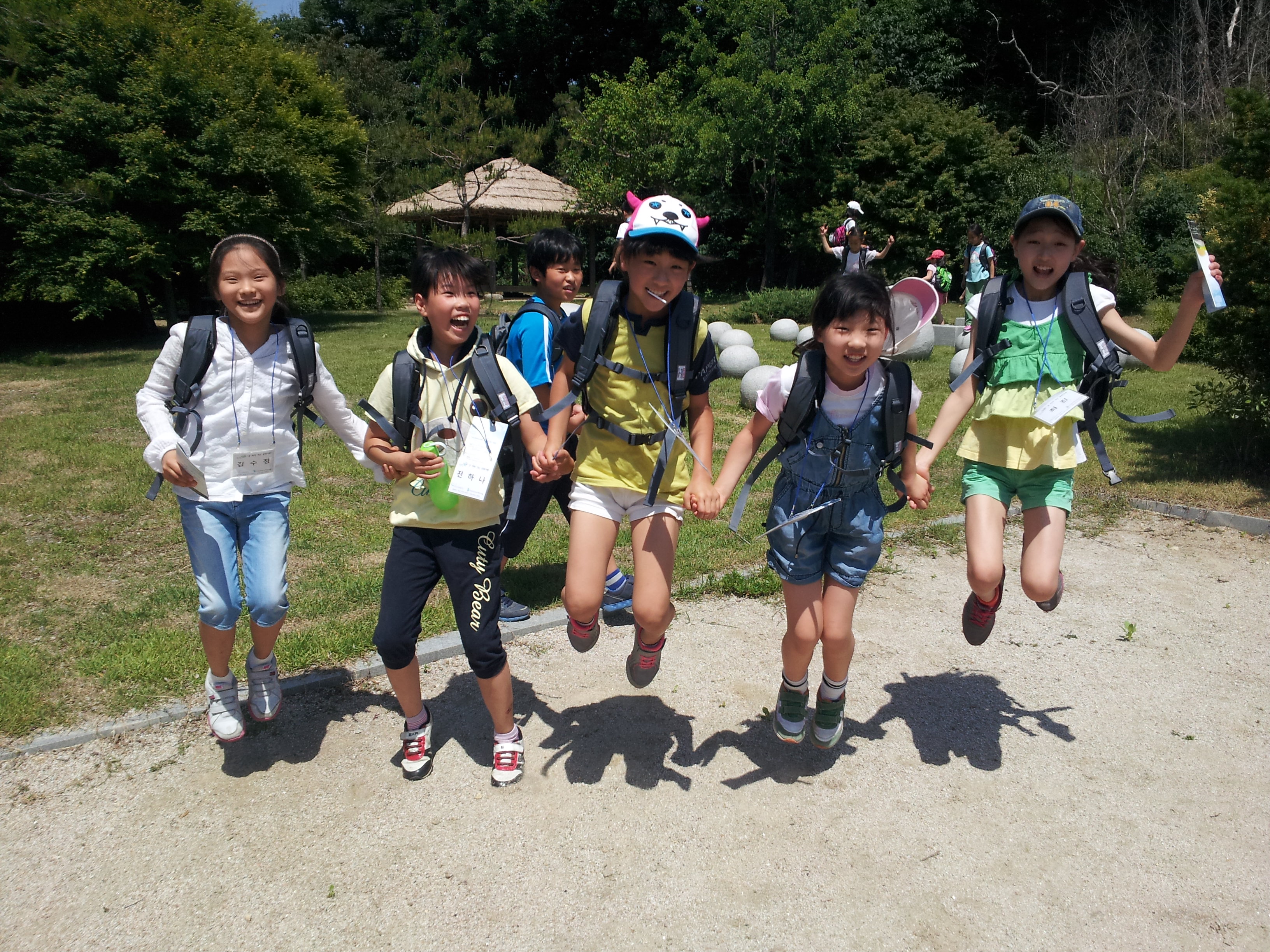  - ���� ����: �츮�Ҹ�ã��� (Ư��)<br />
     - ���� ���: �����н�<br />
     - ���� ���γ���: ���� �����Ǽ��� �ϴ� Ž��<br />
       1. ����ϻ����� ����ǼҸ� ü��<br />
        2. ��ȭ�ؼ����� Ȳ���ø�̾߱� ���<br />
        3. �����Ǽ��� ���ð� �� �������ƺ���<br />
        4. �������ѷ� ������������ �� ��ȭ��������<br />
