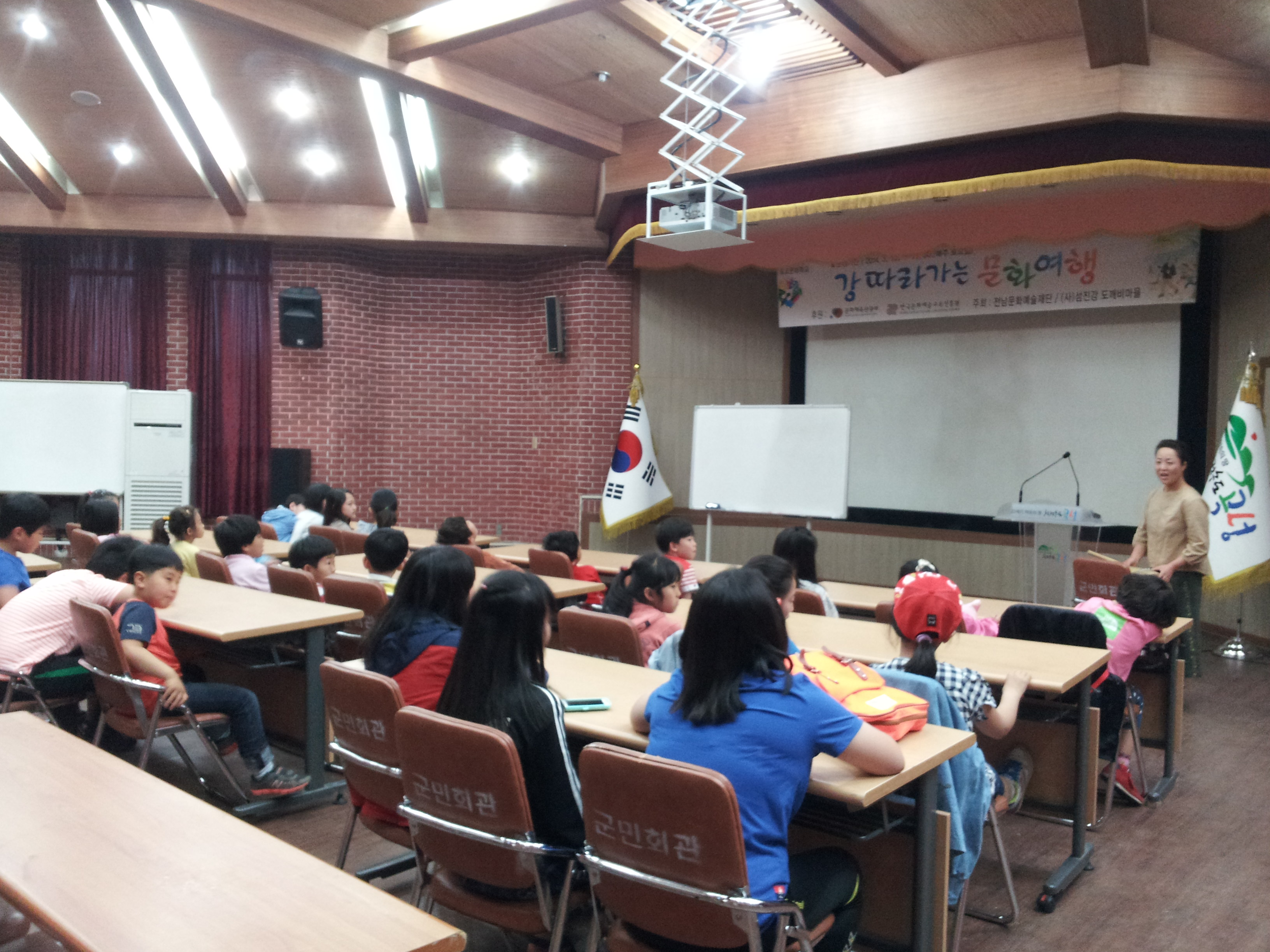 - ���� ����: �츮�Ҹ�ã��� (Ư��)<br />
     - ���� ���: ������, ��<br />
     - ���� ���γ���:<br />
       1. �ǼҸ� 3���(�Ҹ�,����,����)<br />
        2. ���ӻ�(�󾾱�,����,���Ѵ�,��,���� ��)<br />
        3. ����ĺ���(���߸Ӹ�)<br />
        4. �츮���� ����(�� ������ ��, �����Ƹ���)