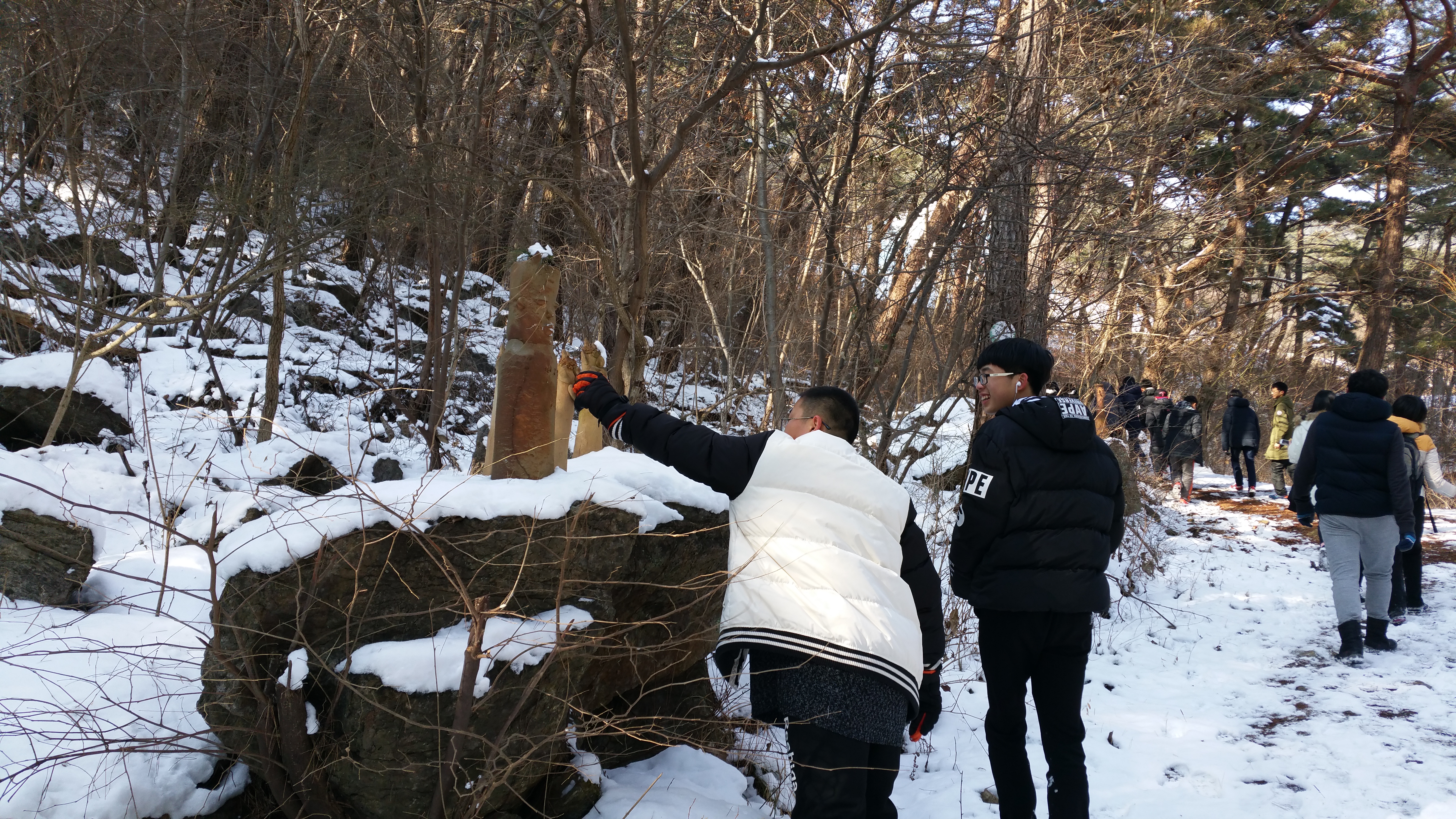 ����� �߱� ��Ÿ���� ����/��.�� û�ҳ���� �Բ� �ϴ�