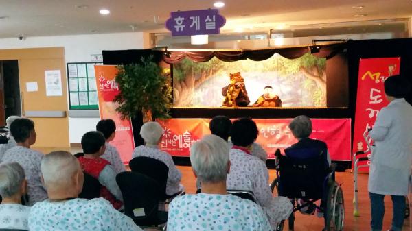 �̹��� 1:�ų��� ��������(������) ������ ����-'�αٵα� ������' �ܼ�Ʈ<2017.11.07 �����ϵ��)